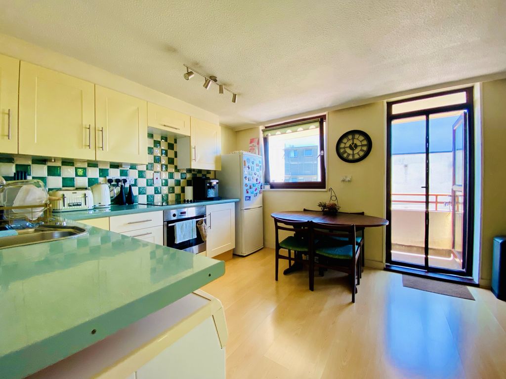 Property photo 1 of 12 Kitchen 1