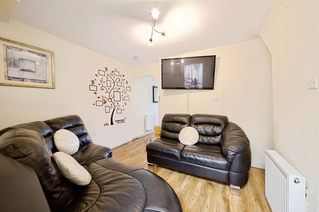 Property photo 3 of 19