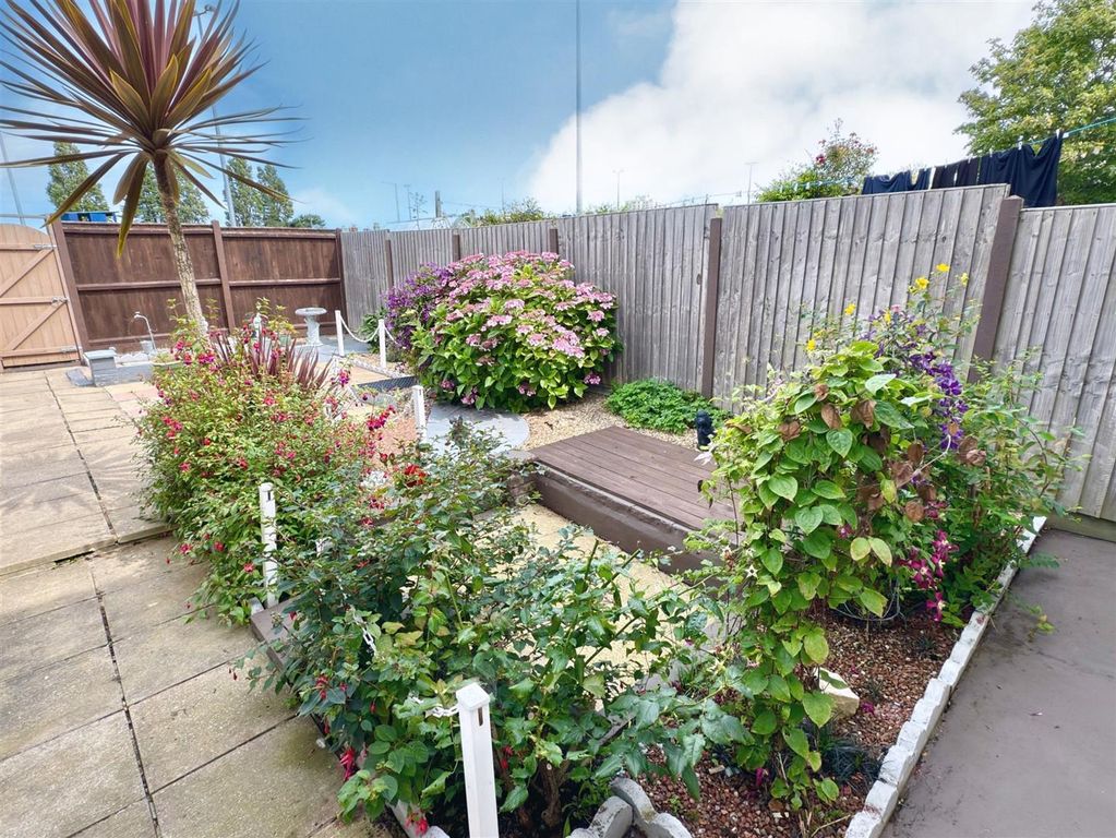 Property photo 2 of 16 Garden.Jpg
