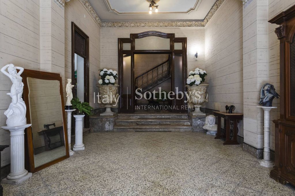Property photo 2 of 32