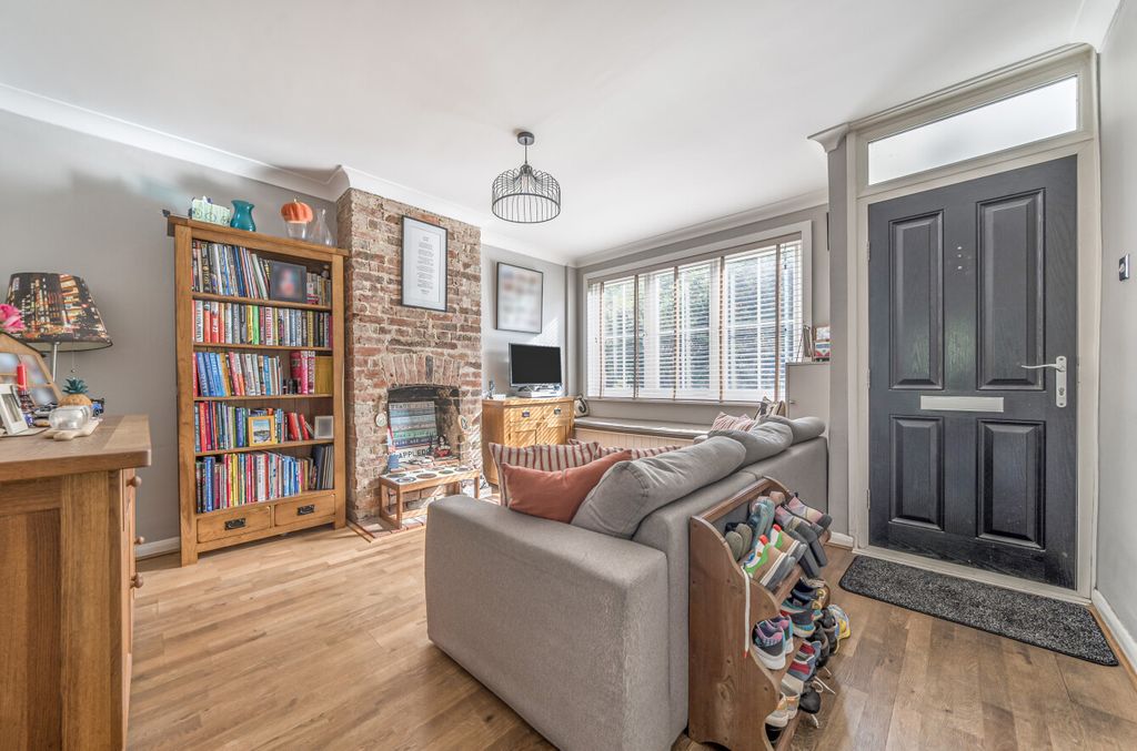 Property photo 2 of 17 1349199-16-68Bff9...