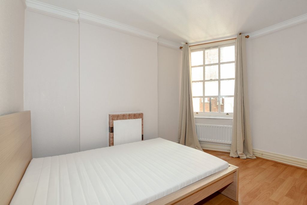 Property photo 3 of 9 Bedroom