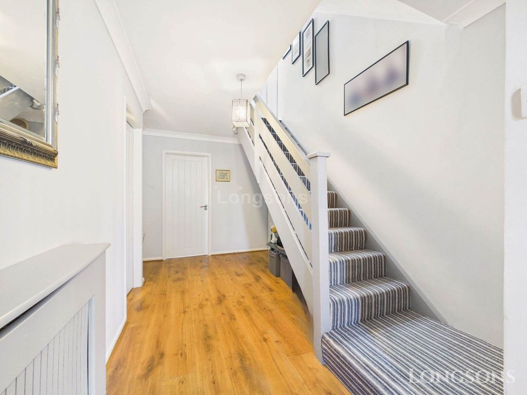 Property photo 2 of 27