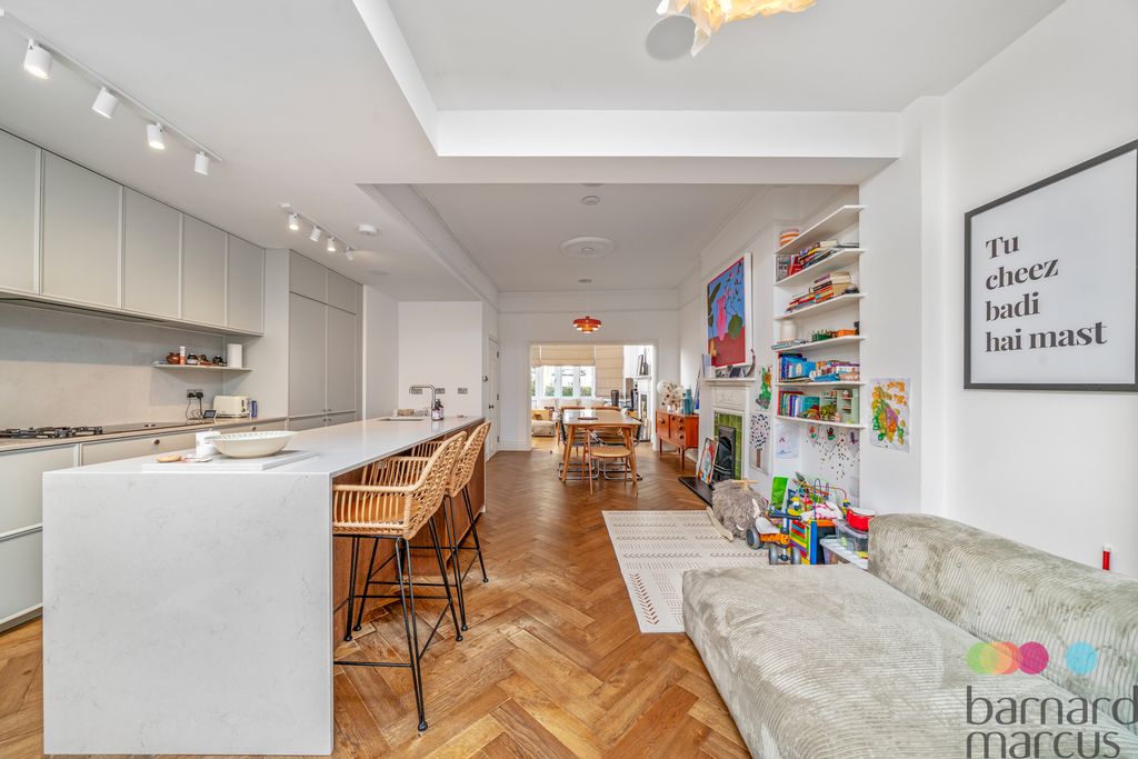 Property photo 1 of 18 Image