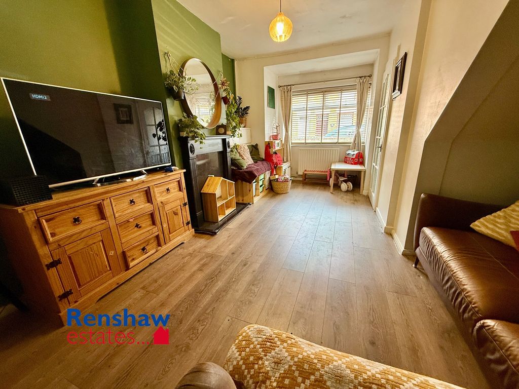 Property photo 3 of 10 L (2)