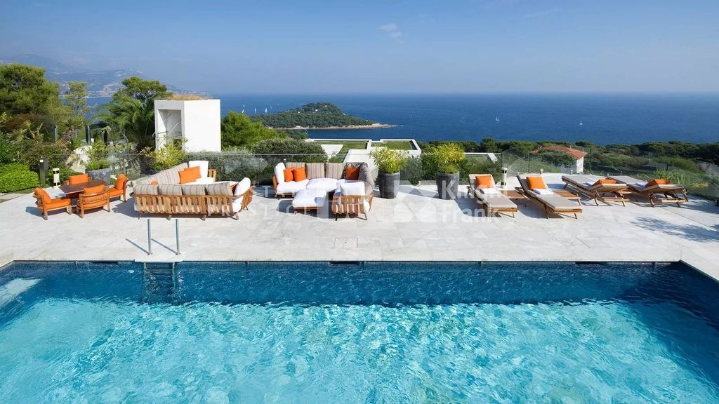 Property photo 2 of 41 Sea