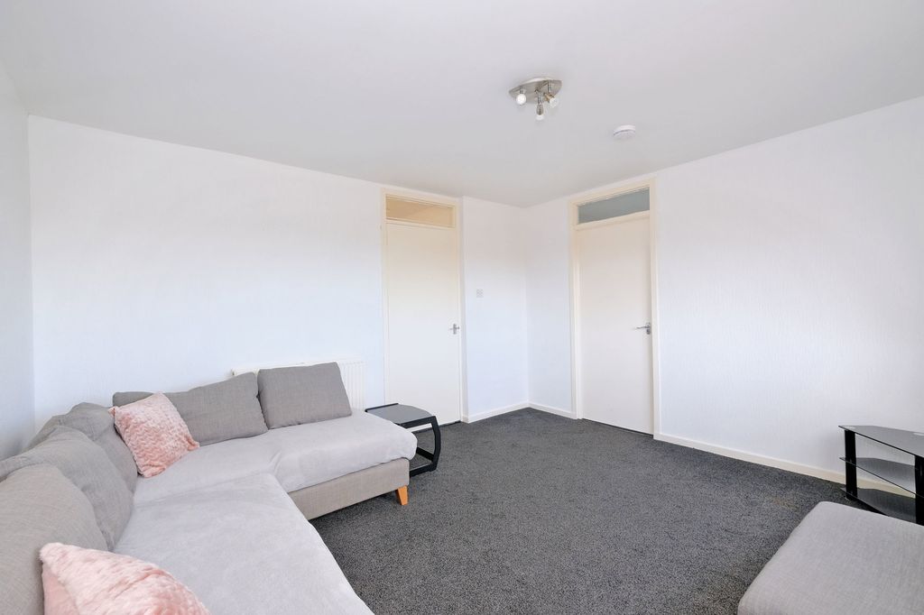 Property photo 3 of 17 03