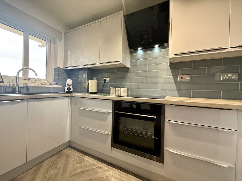 Additional image 3 of 2 bed flat for saleAlexandra Court, Bridlington, East Riding Of Yorkshire YO15