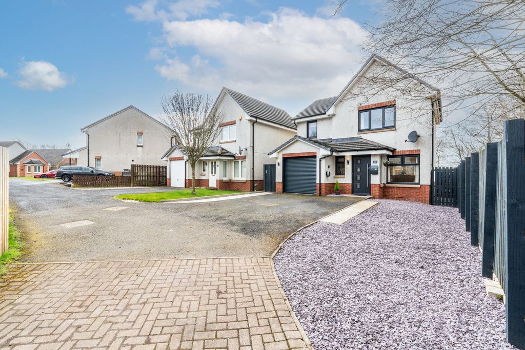 Property photo 2 of 34