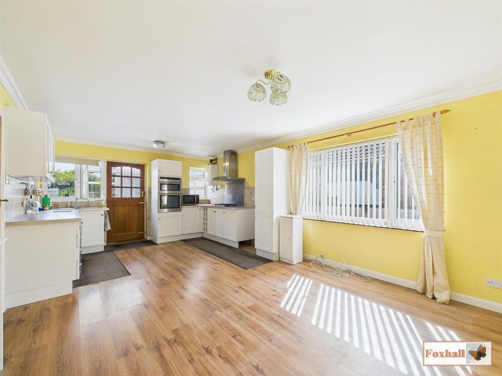 Property photo 3 of 21 Kitchen / Diner
