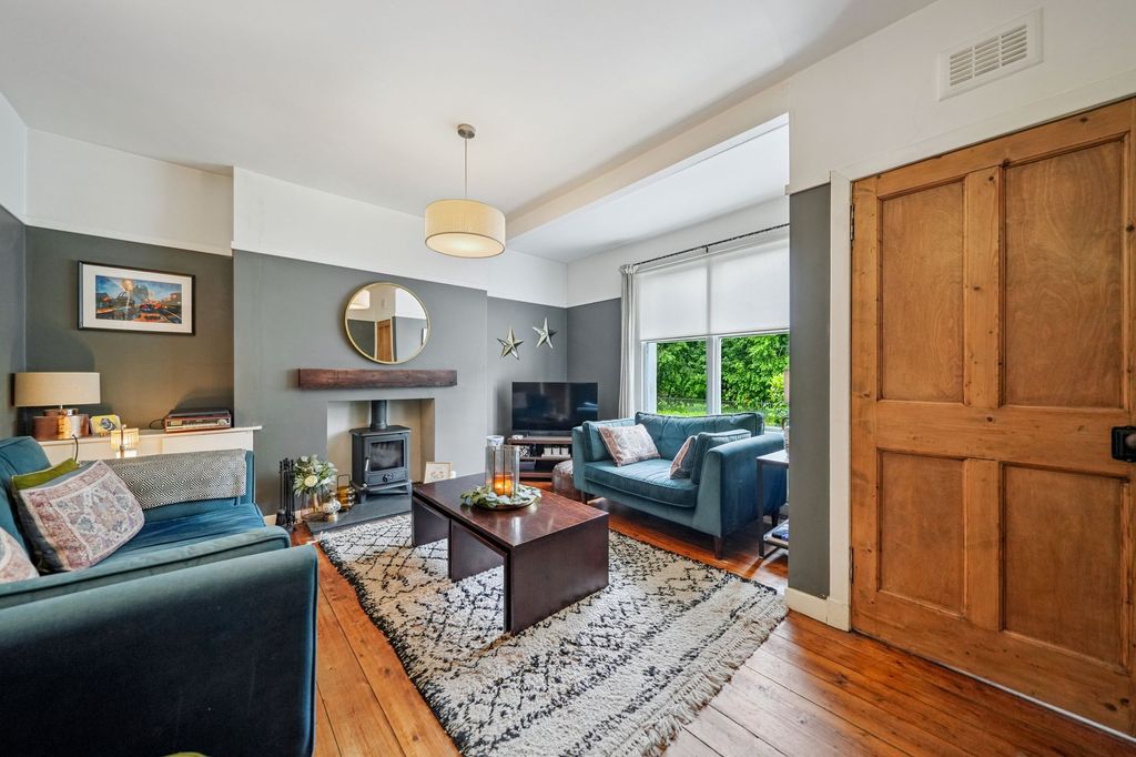 Property photo 2 of 31