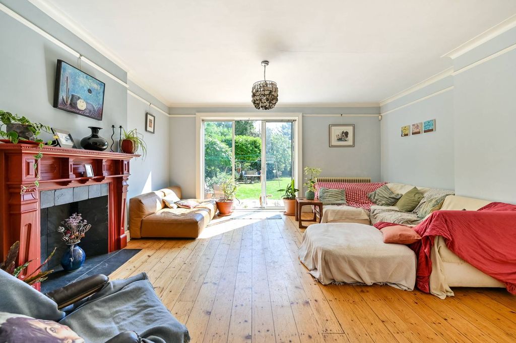 Property photo 3 of 25