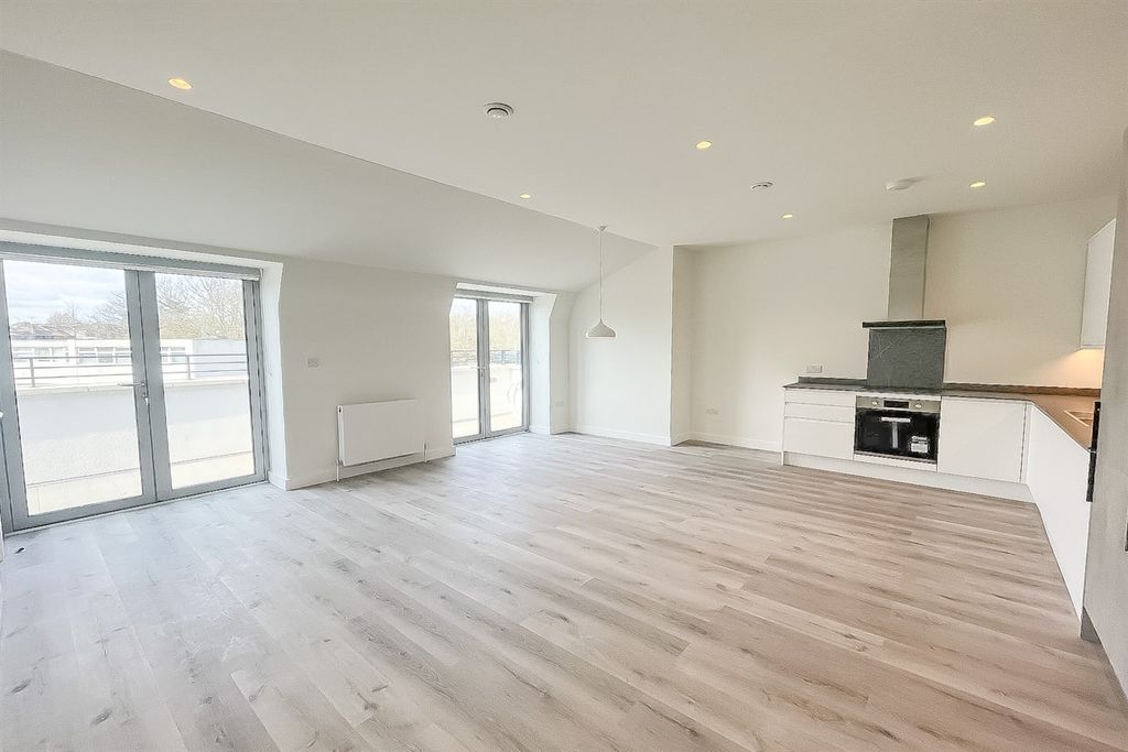 Property photo 1 of 5 (Main)