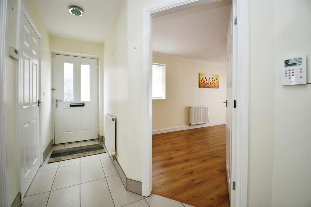 Property photo 2 of 25 Entrance Hallway