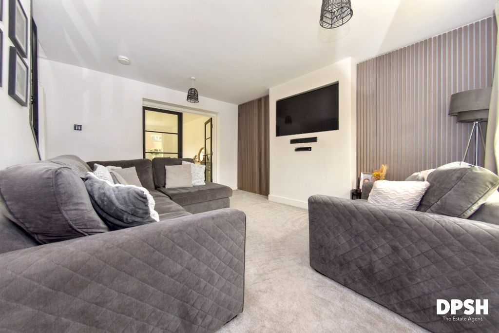 Property photo 2 of 27