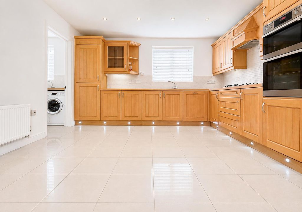 Property photo 2 of 32 7659A86A-9154-4705-Bbd9-9F90E4E02D29.Png