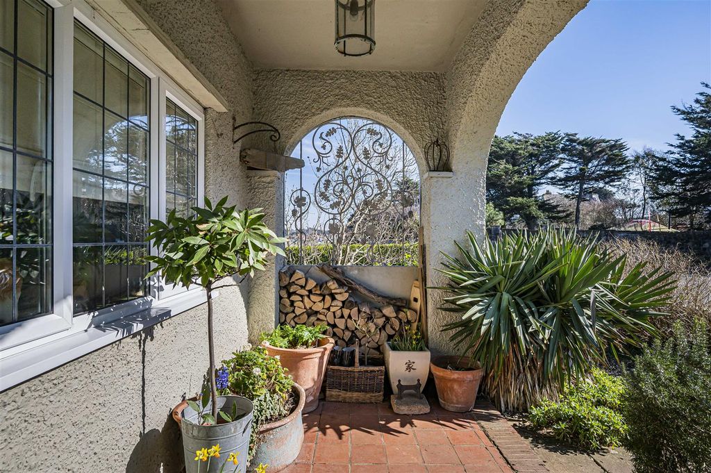 Property photo 3 of 40 Porch