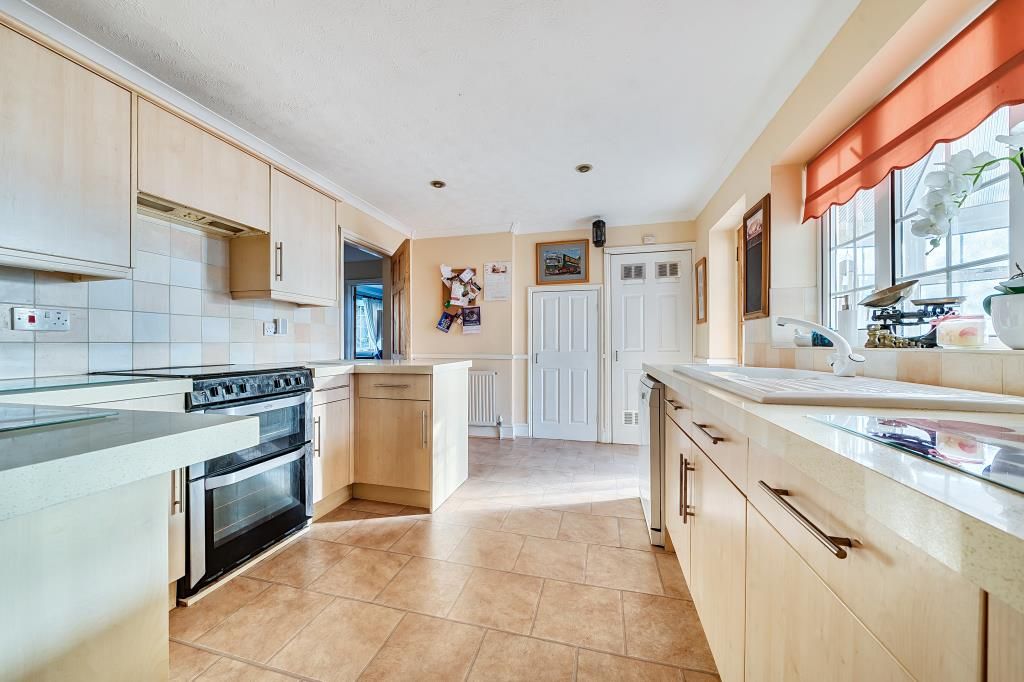 Property photo 3 of 21 Kitchen