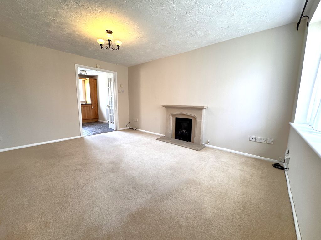 Property photo 3 of 13 Living Room
