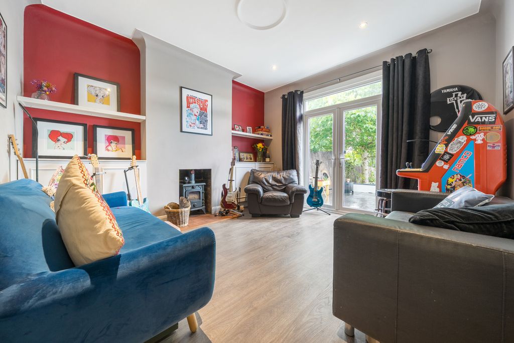 Property photo 3 of 27 1472100-10-6A26De...