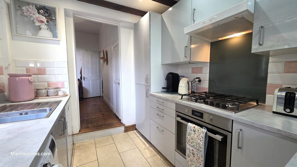 Property photo 3 of 16 Kitchen