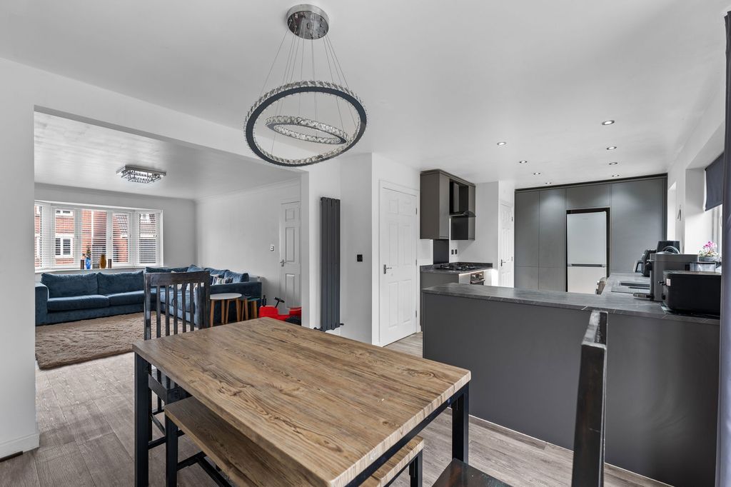 Property photo 3 of 34