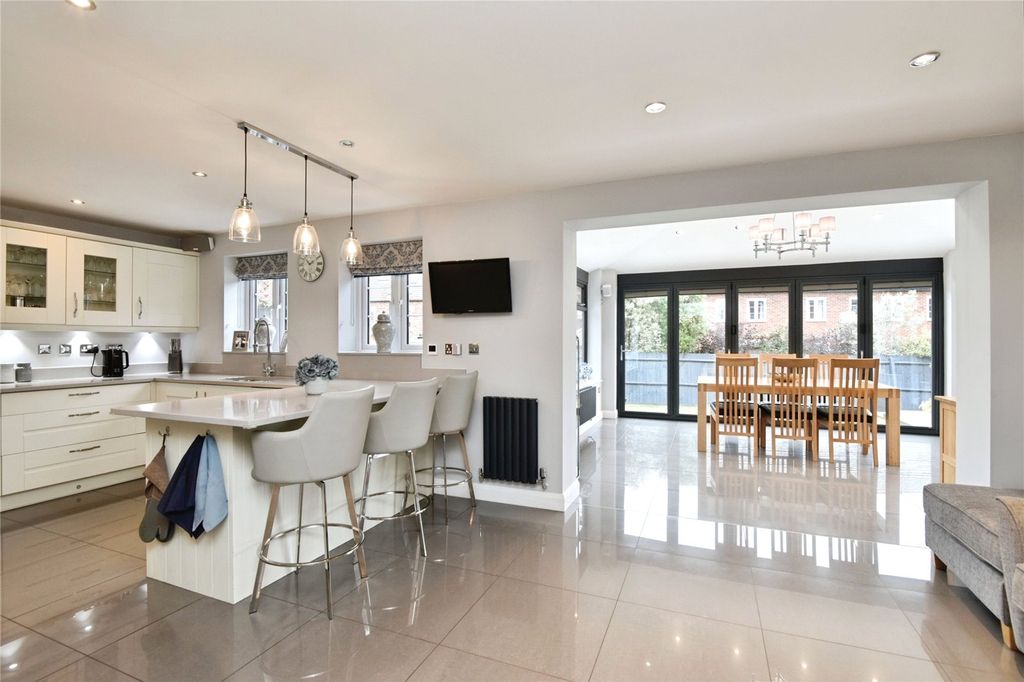 Property photo 2 of 28 Picture No. 24