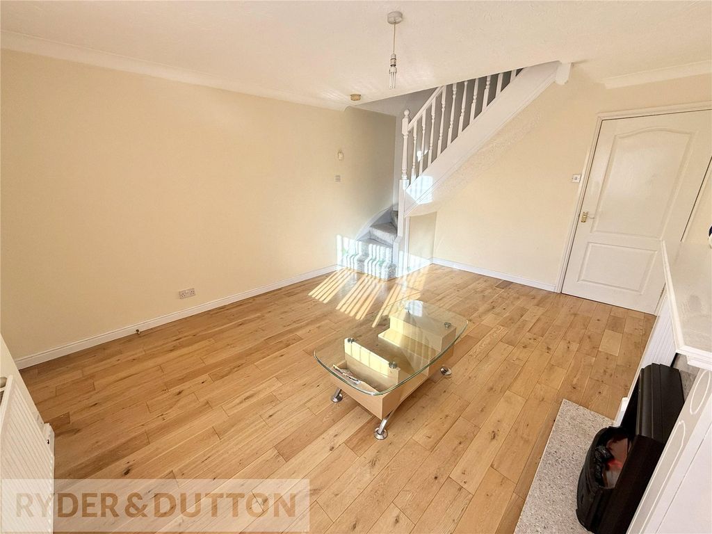 Property photo 3 of 18 Lounge