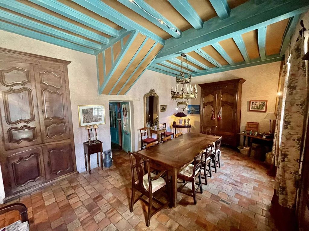 Property photo 2 of 32