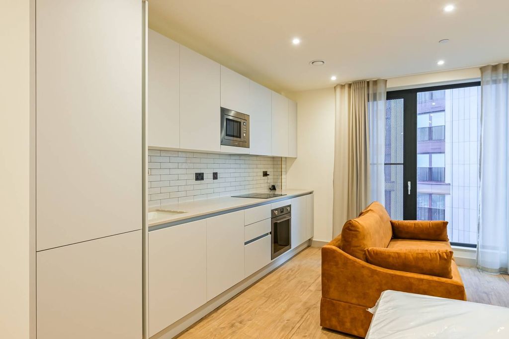 Property photo 3 of 27