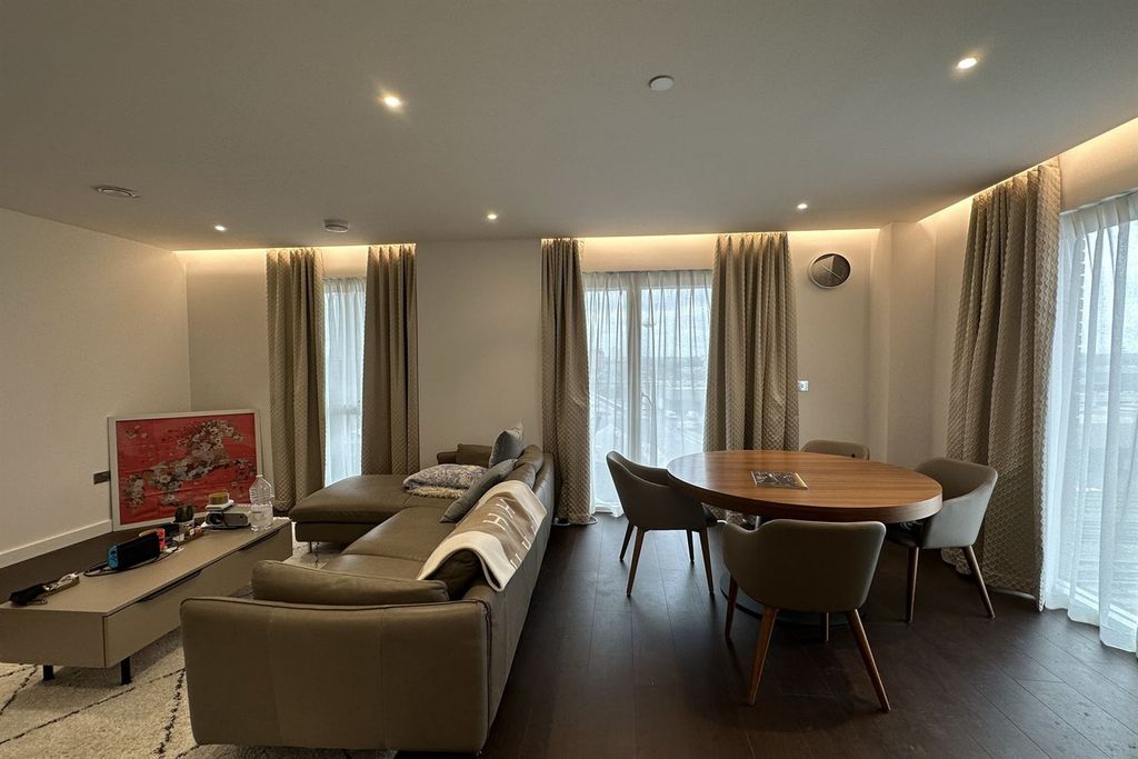 Property photo 3 of 11 Open Plan