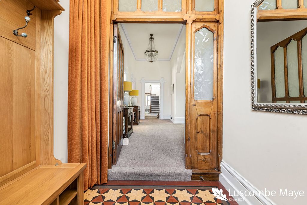 Property photo 2 of 34