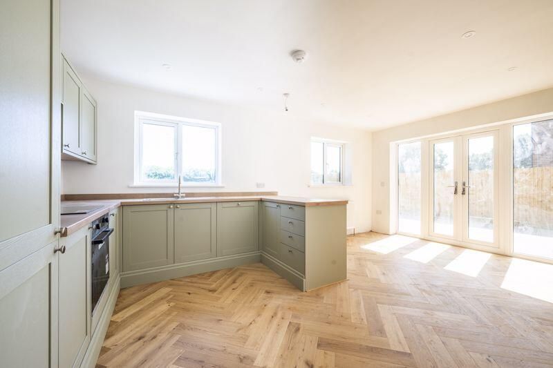 Property photo 3 of 16 Kitchen