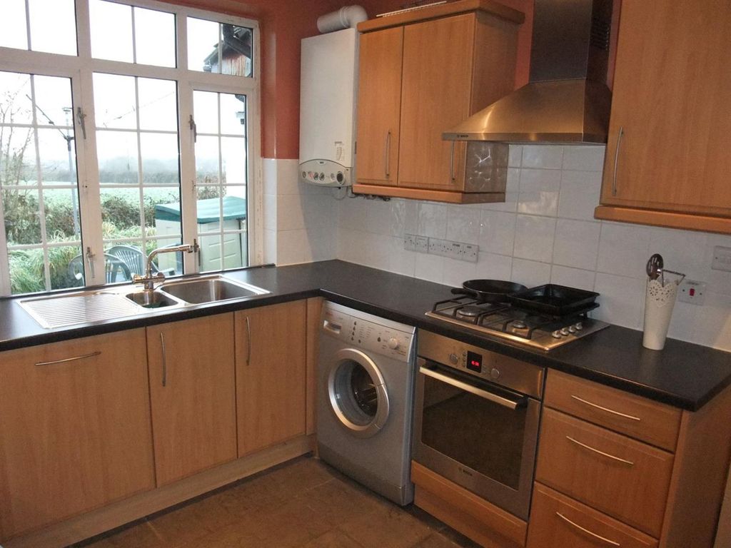 Property photo 3 of 6 Kitchen