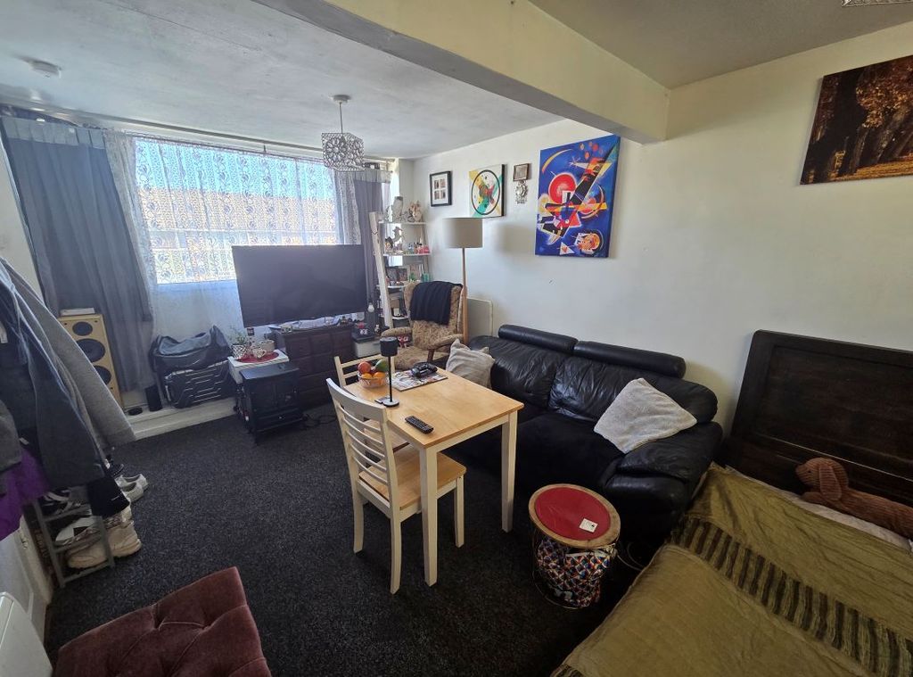 Property photo 2 of 5