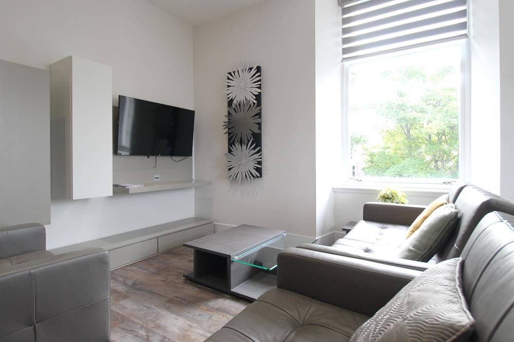 Property photo 2 of 15 Lounge