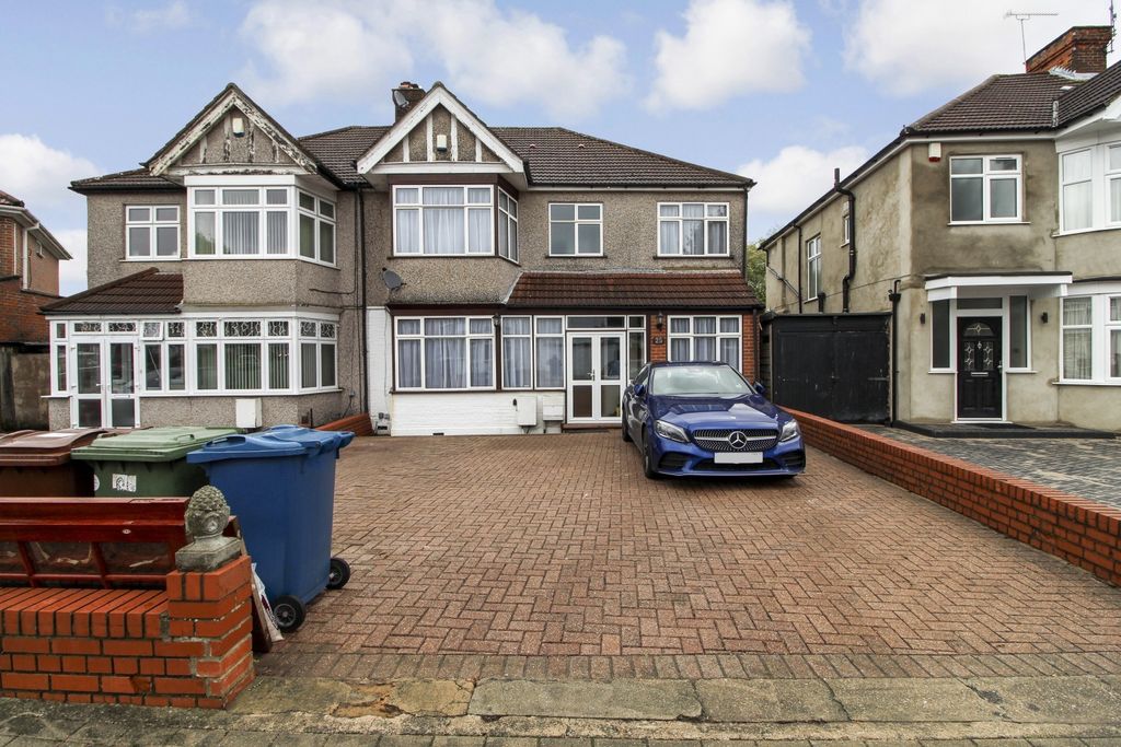 Property photo 1 of 29 Eight Bedroom Semi Detached House To Rent