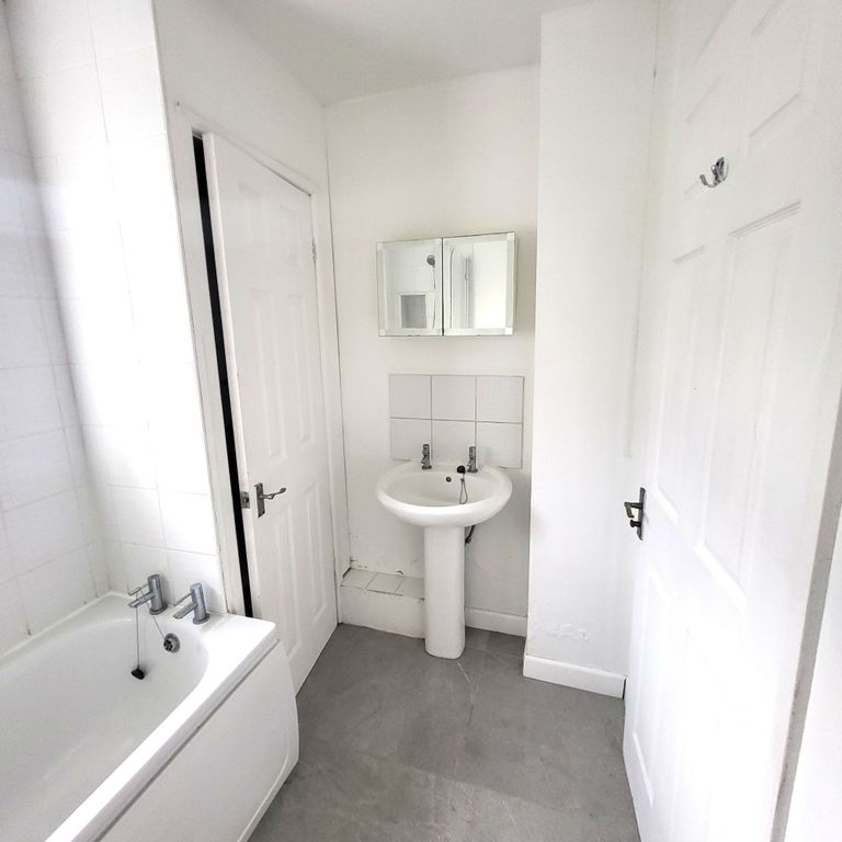 Additional image 6 of 2 bed flat to rentLewis Street, Barry CF62
