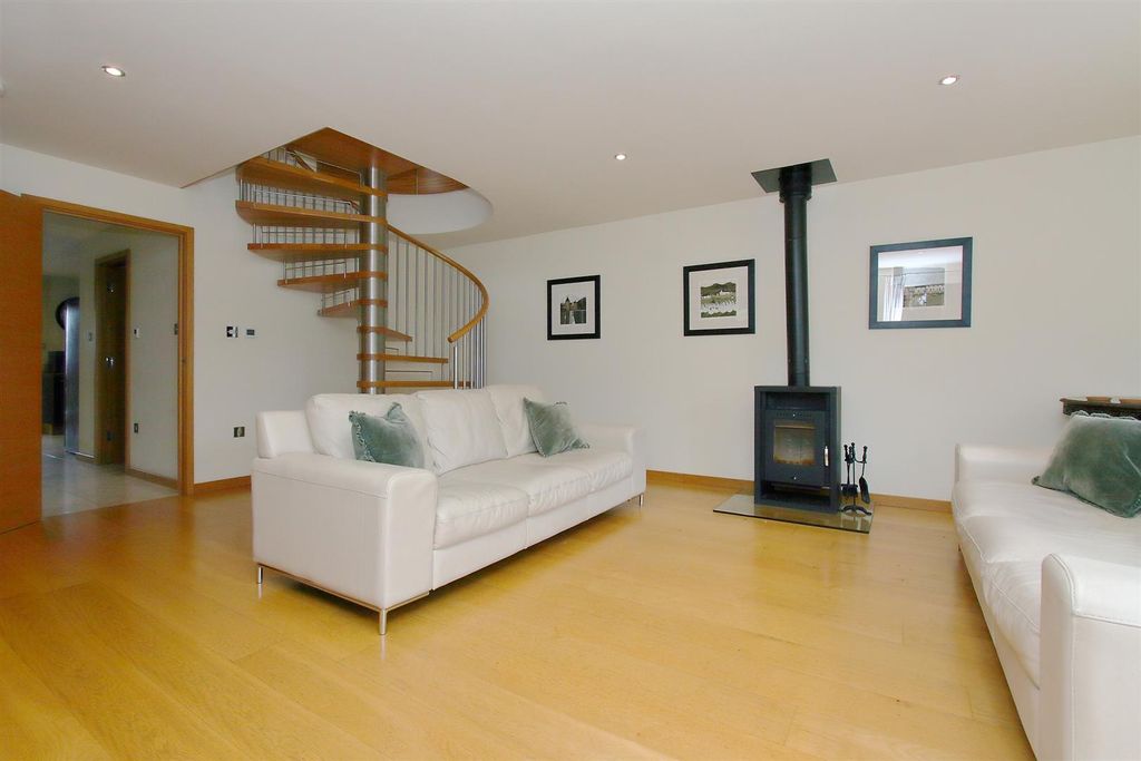 Property photo 3 of 19 Little Owl (18).Jpg