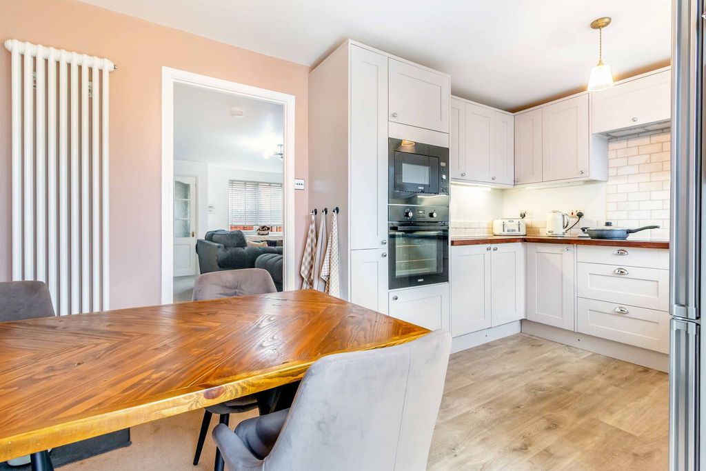 Property photo 2 of 31