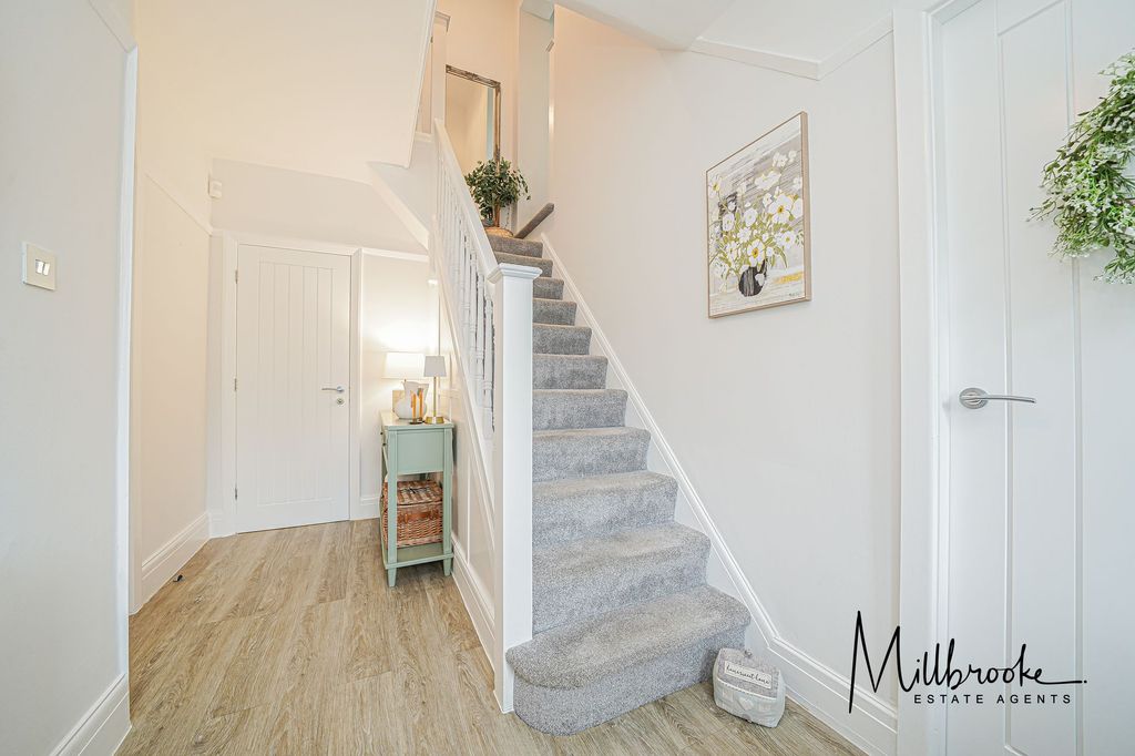 Property photo 2 of 43