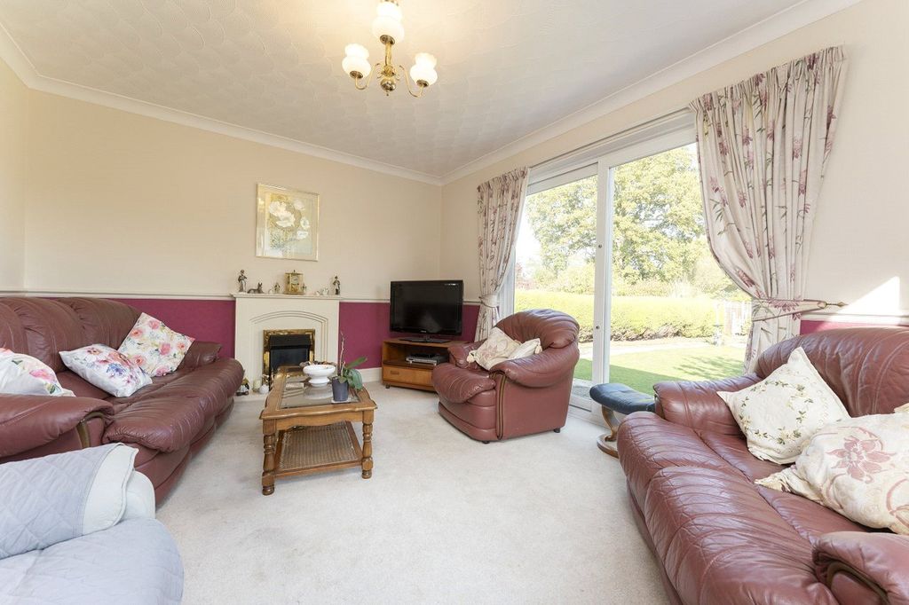 Property photo 2 of 16 Picture No. 13