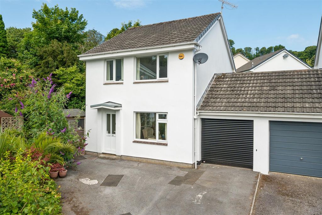 Property photo 1 of 18 Park Close Fronte.Jpg