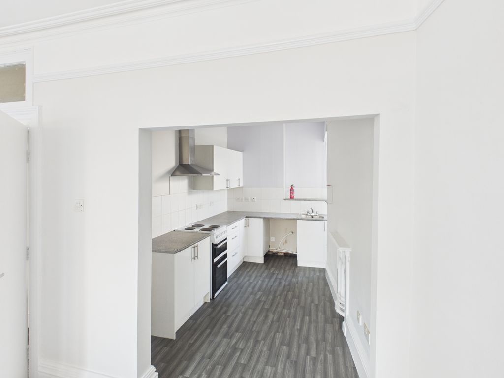 Property photo 3 of 14 Cam03974G0-Pr0330-Still003