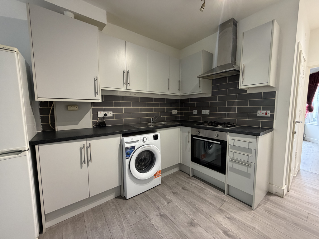 Property photo 1 of 10 2 Bedroom Flat For Rent