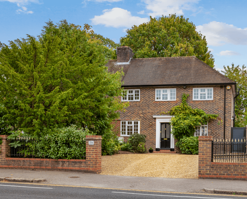 Property photo 2 of 25