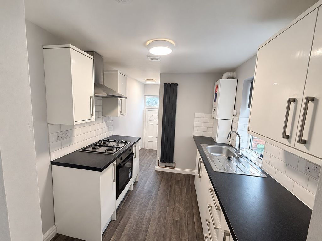 Property photo 3 of 8 Kitchen