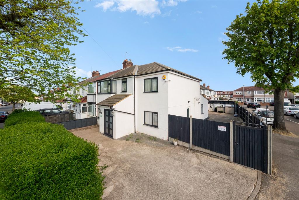 Additional image 21 of 5 bed semi-detached house for saleWhittington Avenue, Hayes UB4