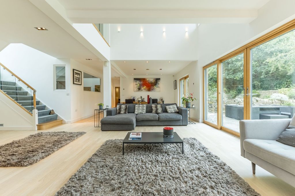 Property photo 2 of 36 Open Plan Living