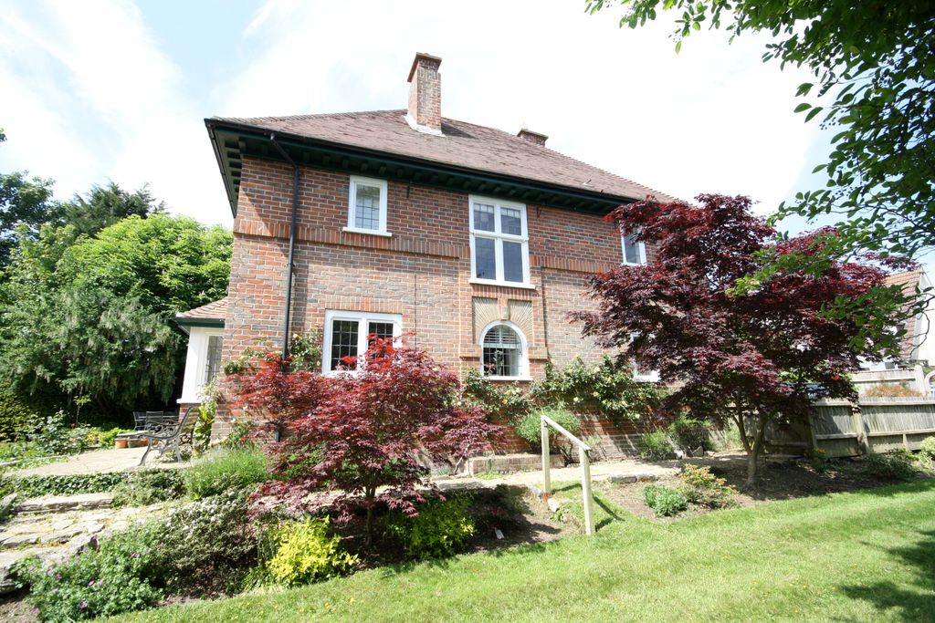Property photo 2 of 27